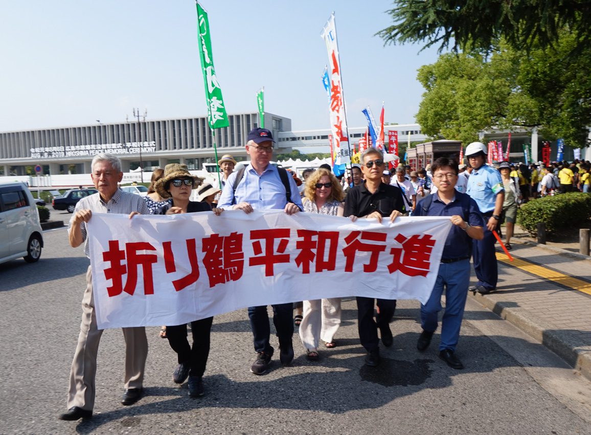 折り鶴平和行進