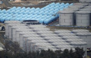 東電福島第一原発の汚染水タンク群